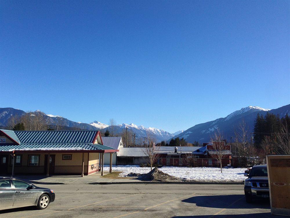 Pemberton Hotel  Buitenkant foto
